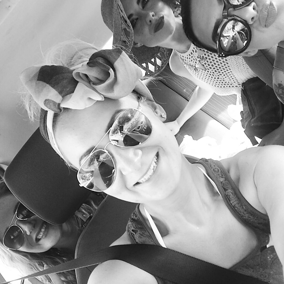 Jennife04030450's tweet photo. #carselfie #Crete #work #makeup https://t.co/YAaYrluq1u