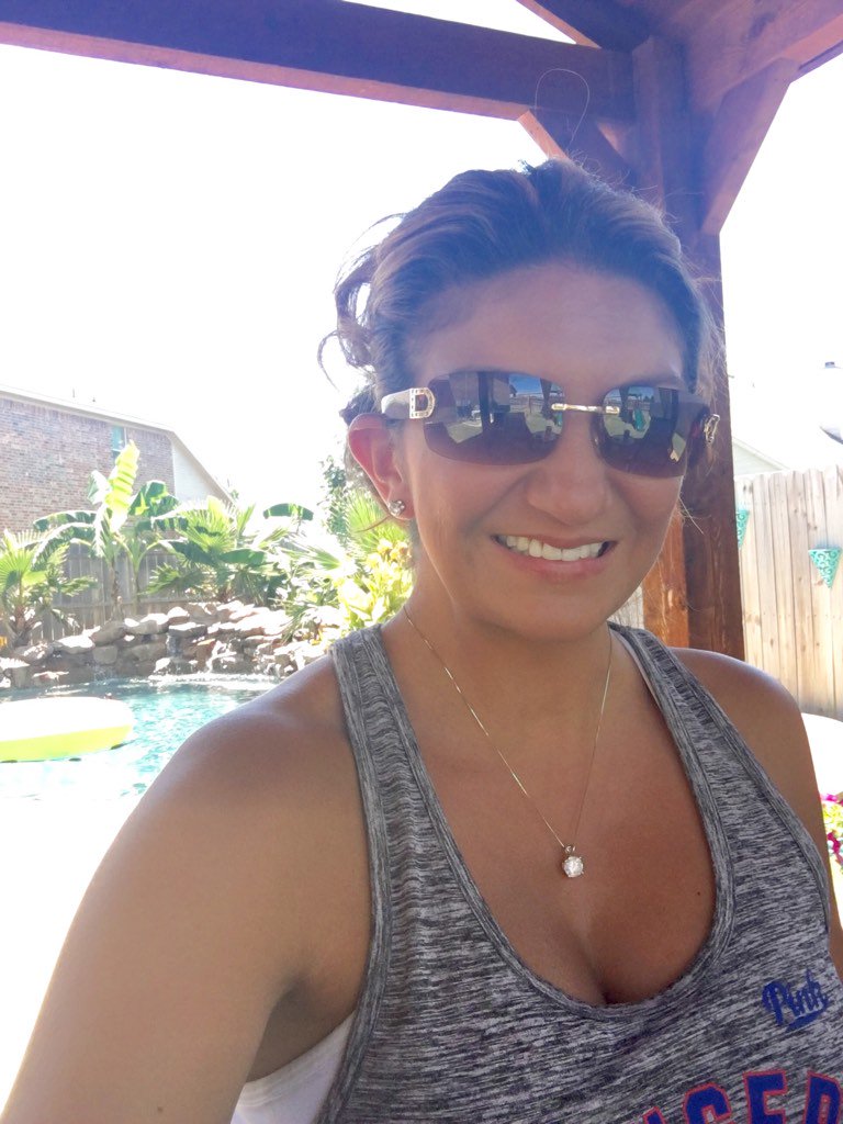 DevonandBrooke's tweet photo. HAPPY TUESDAY FOLKS!! 🌴☀️ https://t.co/RgIHPpXo1s
