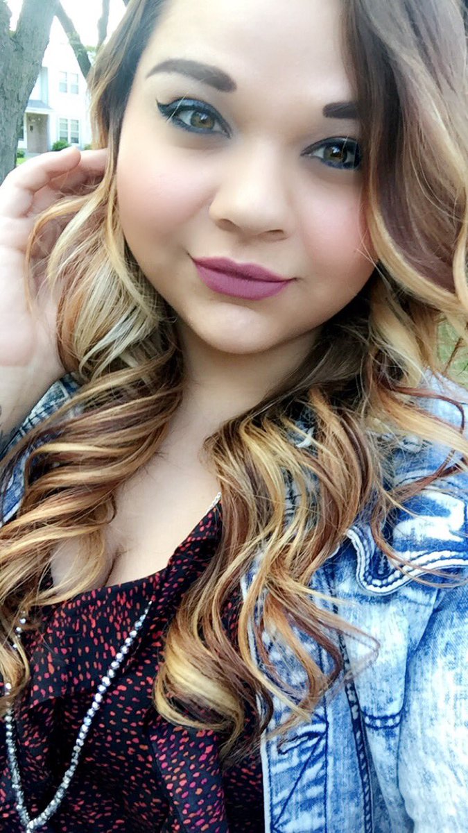 Cassvilla123's tweet photo. @kyliecosmetics #PosieK #InLove #KYLIECOSMETICS #thebest #KylieLipKit #mattelipstick #makeupjunkie #wortheverypenny https://t.co/xSuyQhq2cd