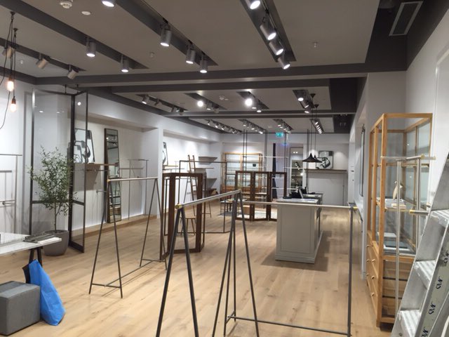 smcprojects's tweet photo. #readyforhandover @smcprojects with @mintvelvet in Bluewater #tooexcited https://t.co/VaTR1vVUgv