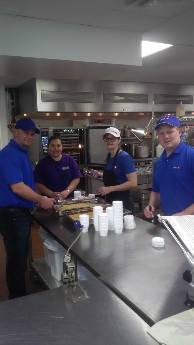 BairdJoe's tweet photo. Working hard! #bmovolunteerday @cscmow @bmo #SWODRocks https://t.co/zwoJWoOk6H