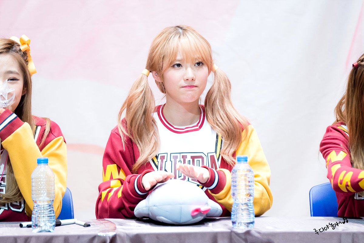 playwith_luda's tweet photo. 160410 #우주소녀 #루다 인천 팬싸인회(@WJSN_Cosmic)
#WJSN #LUDA #모모모 #MoMoMo https://t.co/Awam7sr8X2