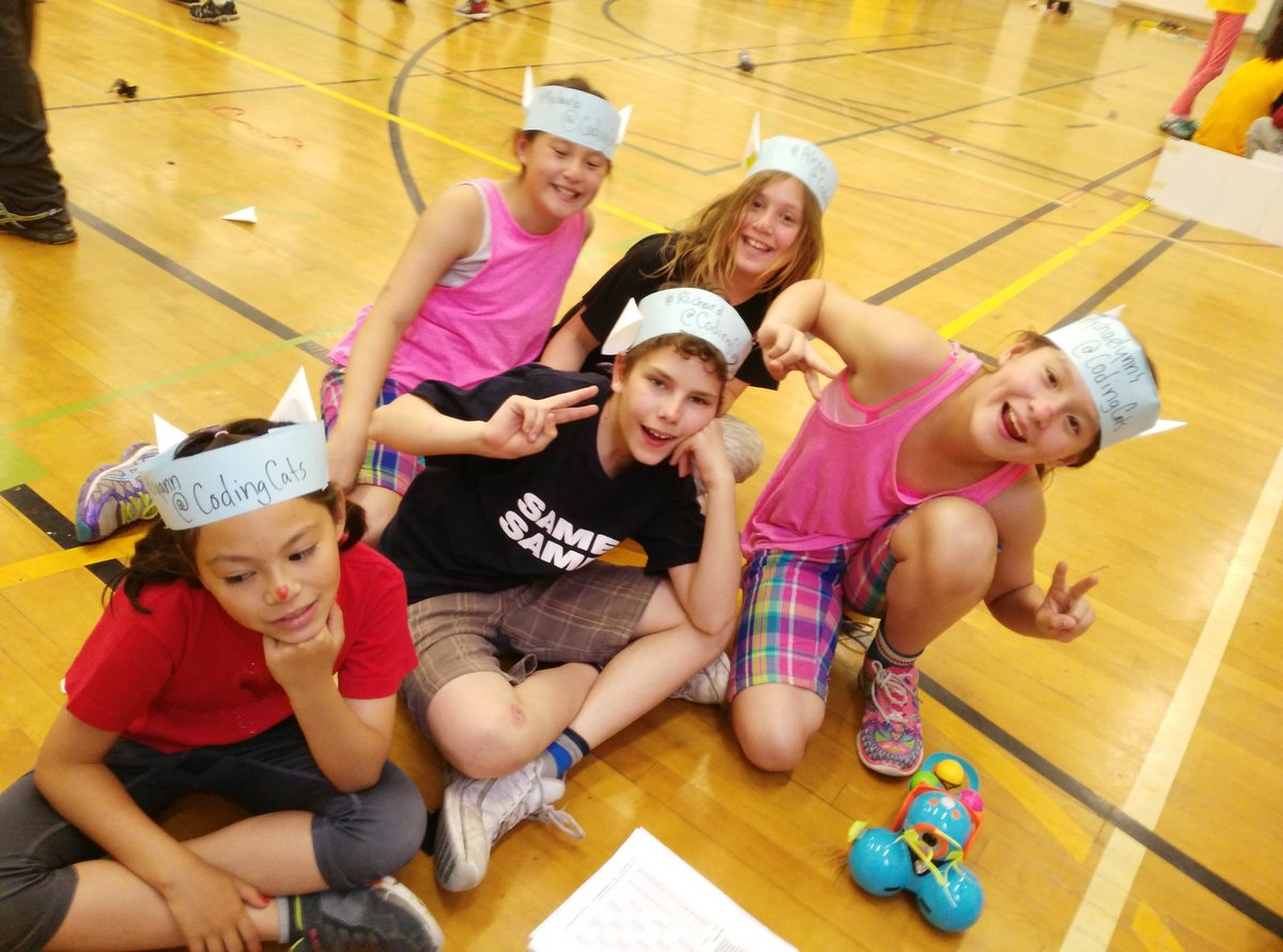EmilyMyhr's tweet image. Challenge Station 2 Basketball @LOGICSAcademy #Team16 #codingolympics #CodingCats @RyersonCS