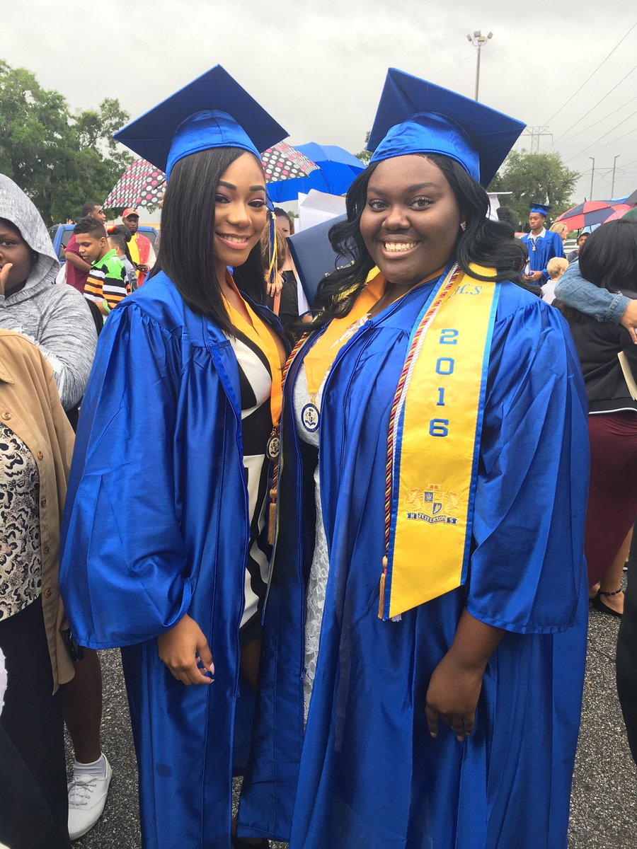 ThatBlackGiirll's tweet photo. We finally made it! 2016❤️ https://t.co/FsklGeAXTR