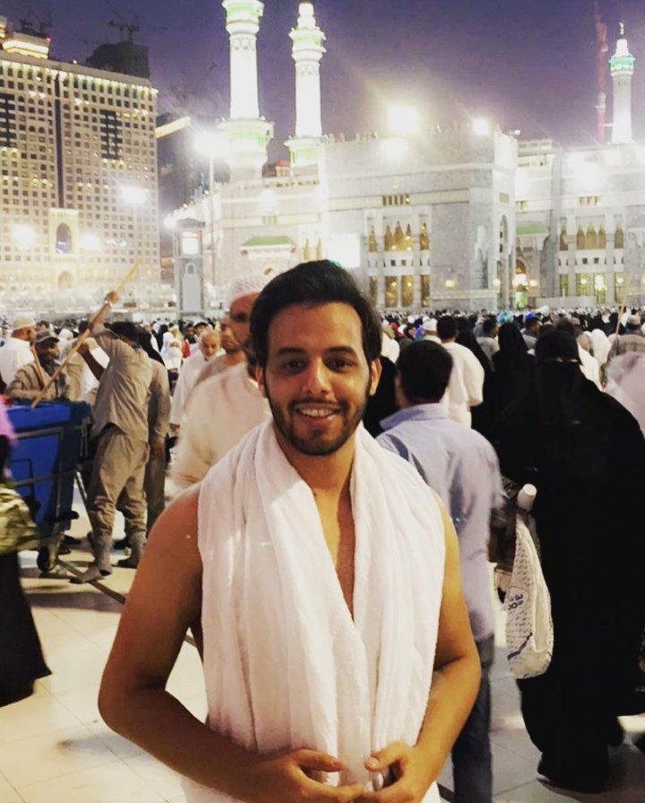 Radio_Sawt_Dz's tweet photo. الفنان السعودي علي الفيصل #AliAlfaisal يؤدي العمرة نتمنى له عمرة مقبولة ان شاء الله https://t.co/mrZqKX4wKM