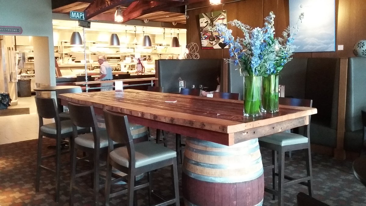AutoComDetroit's tweet photo. @StandBirmingham supports local artist&artisans. Detroit’s Mend crafted the Tashmoo table in the bar. #TechCrawl2016 https://t.co/RNL2zAP8VG