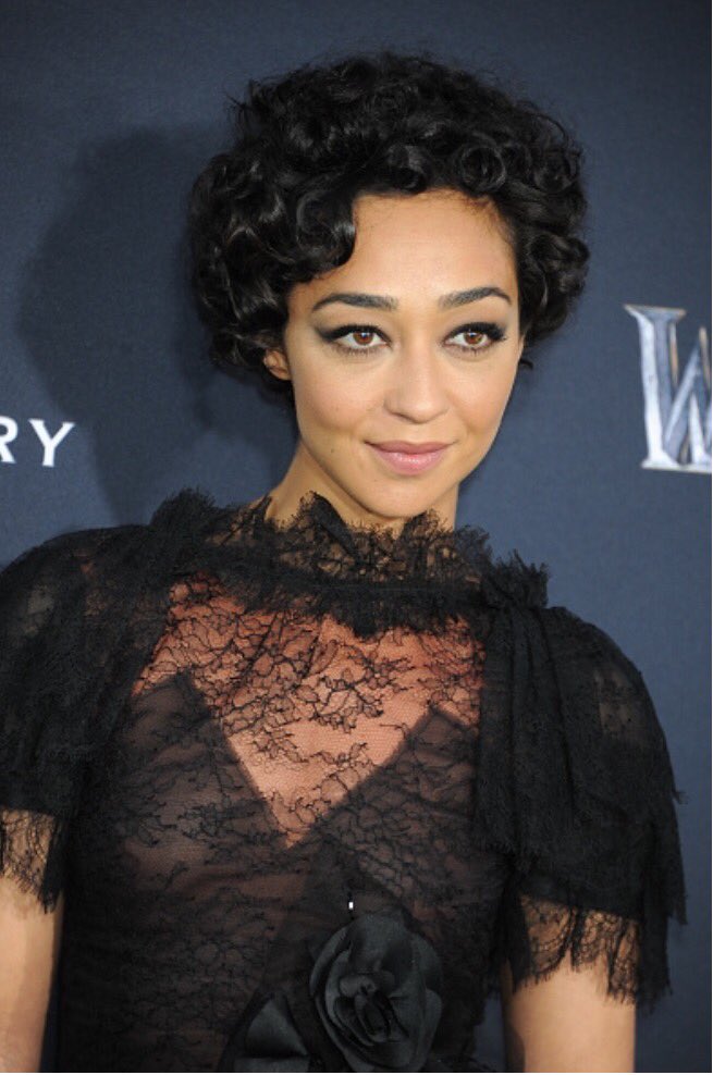 OfficialRodarte's tweet photo. Love Ruth Negga wearing Rodarte FW16 to the premiere of @warcraftmovie (Styled by @karla_welch ). 🌟 https://t.co/yuXVB8iRDn