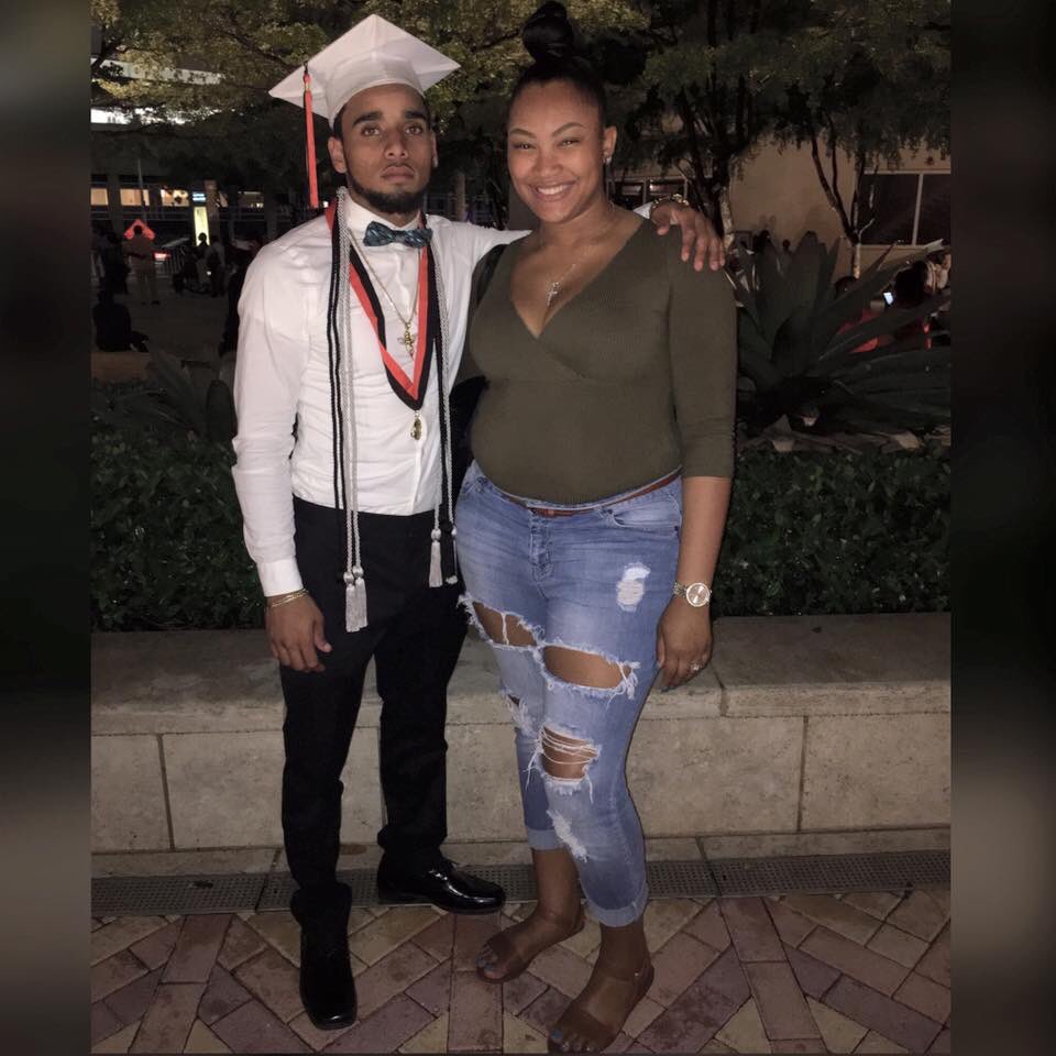 K_ChinaDOLL's tweet photo. Congrats BJ I'm So Proud Of You 🎉🎓 Next Step College 😍💪🏽📚🏈 #Family #CC #ClassOf2016 https://t.co/P8CTc9AyFZ