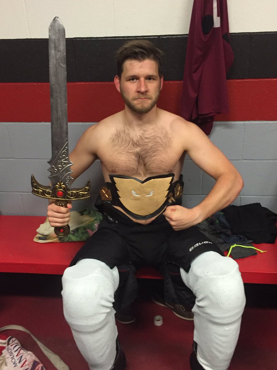 PhantomsHC's tweet photo. Phantoms lose 3-2 to the Isotopes. POG goes to Cody Roy for an apple and a Gino on the night. #MVP #MostValuablePecs https://t.co/xVWyeJacey