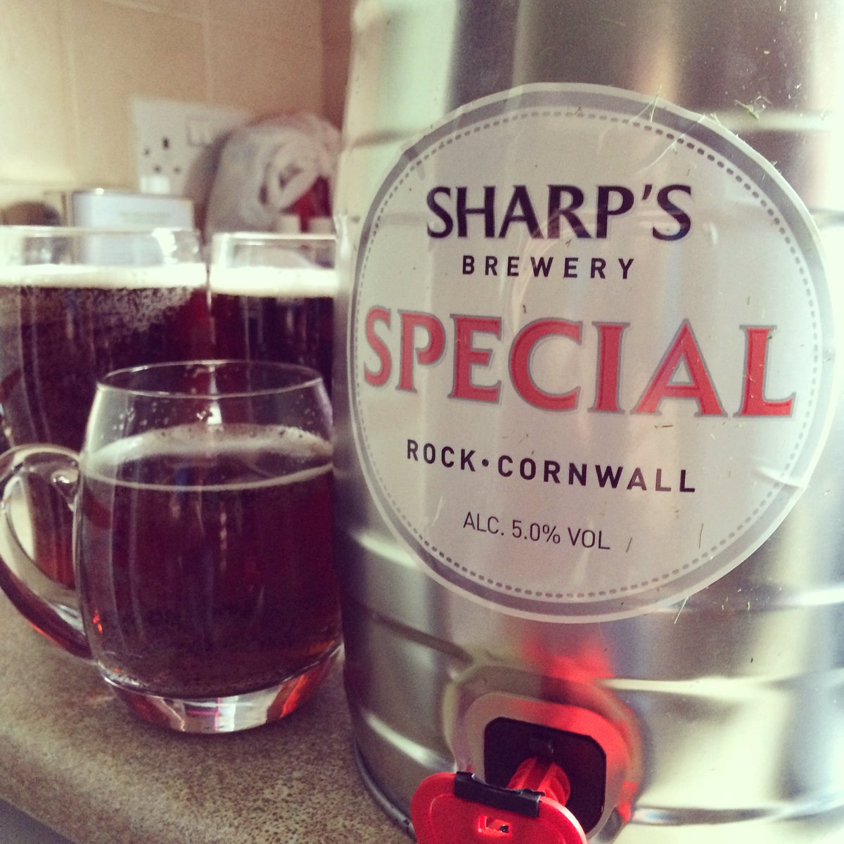 Dilksie's tweet photo. @SharpsBrewery #sharpsspecial this is divine, fresh all the way from Cornwall ❤️❤️ https://t.co/yLTIo8rxlC