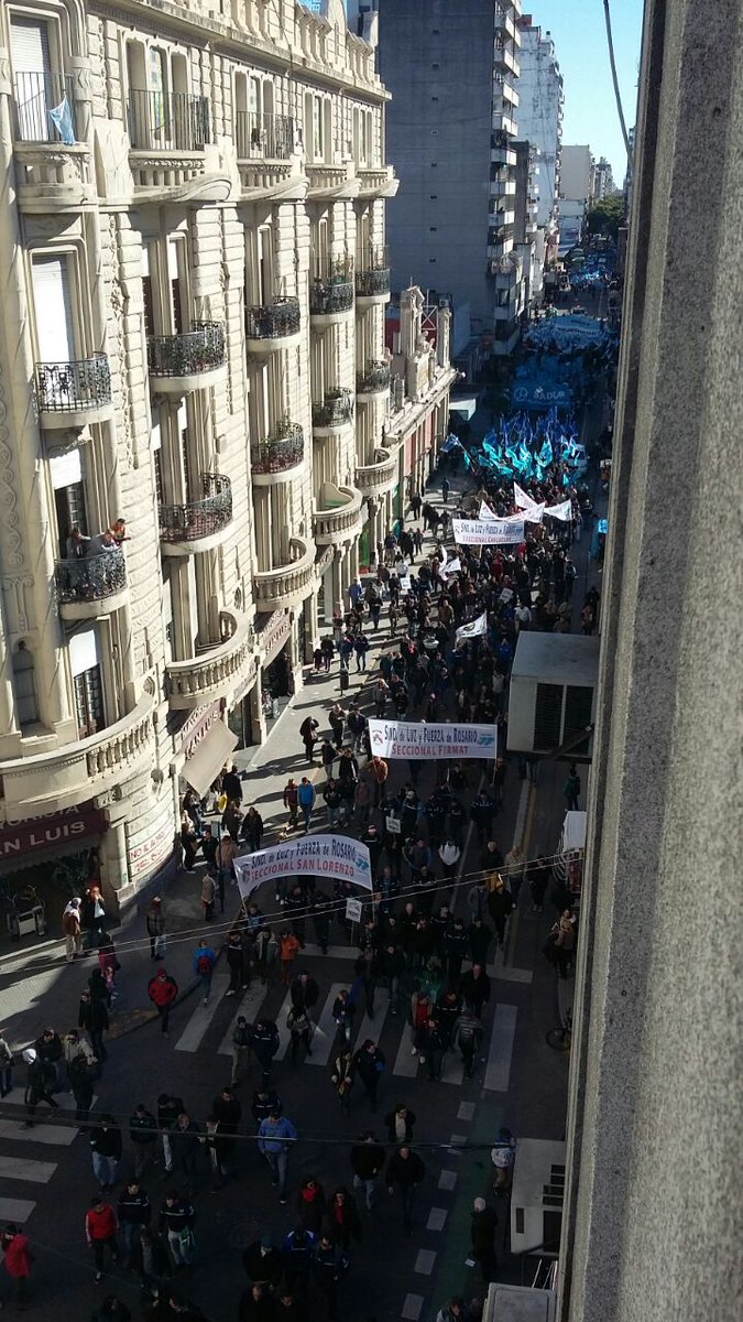 leamancini's tweet photo. @emergenciasAR @TransitoRos Marcha en San Luis y Sarmiento https://t.co/v5mRCvHFxE