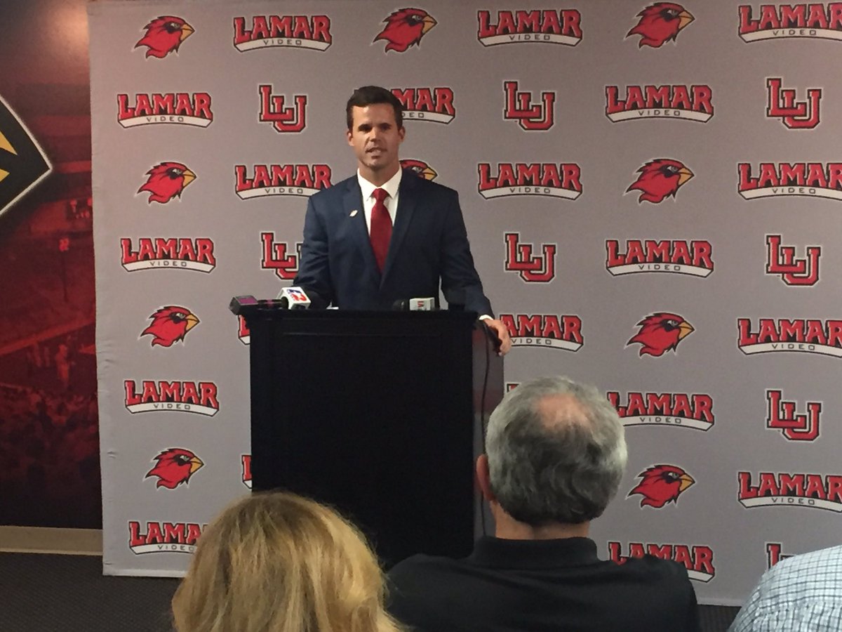 Lamar_Baseball's tweet photo. .@willd52 takes the podium as the new baseball head coach. #PeckEm https://t.co/Pq4rnRIyRY