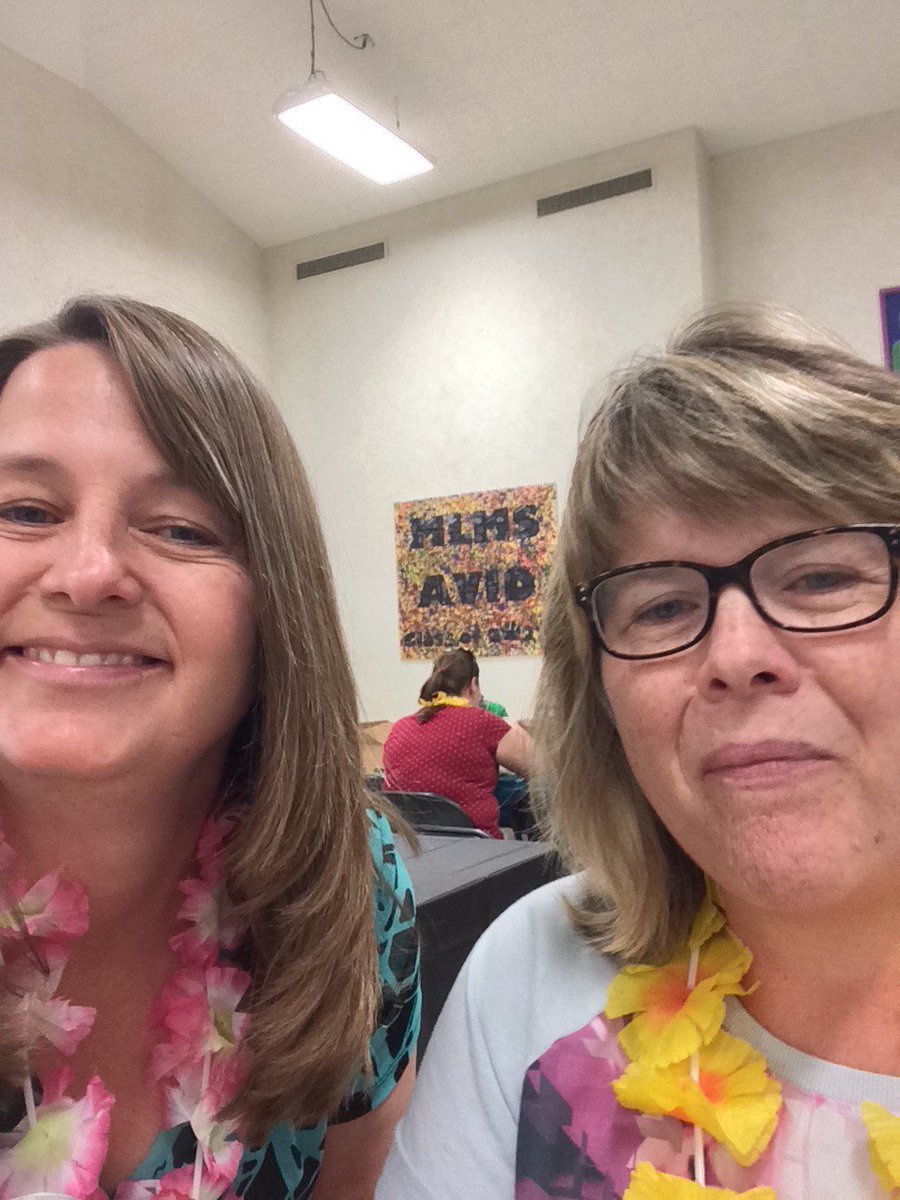 TracyLGrogan's tweet photo. We be jammin'! 💻🌺🌸 #JUSDSUMMERJAM https://t.co/gLZ4xhzsHd