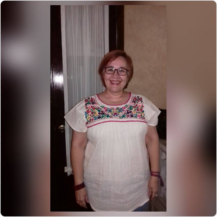 ArteXorios's tweet photo. Andrea y su blusa de Tehuacán. #hechoenmexico #presumomiartexorio https://t.co/EprF439f5p https://t.co/554UZTQo41