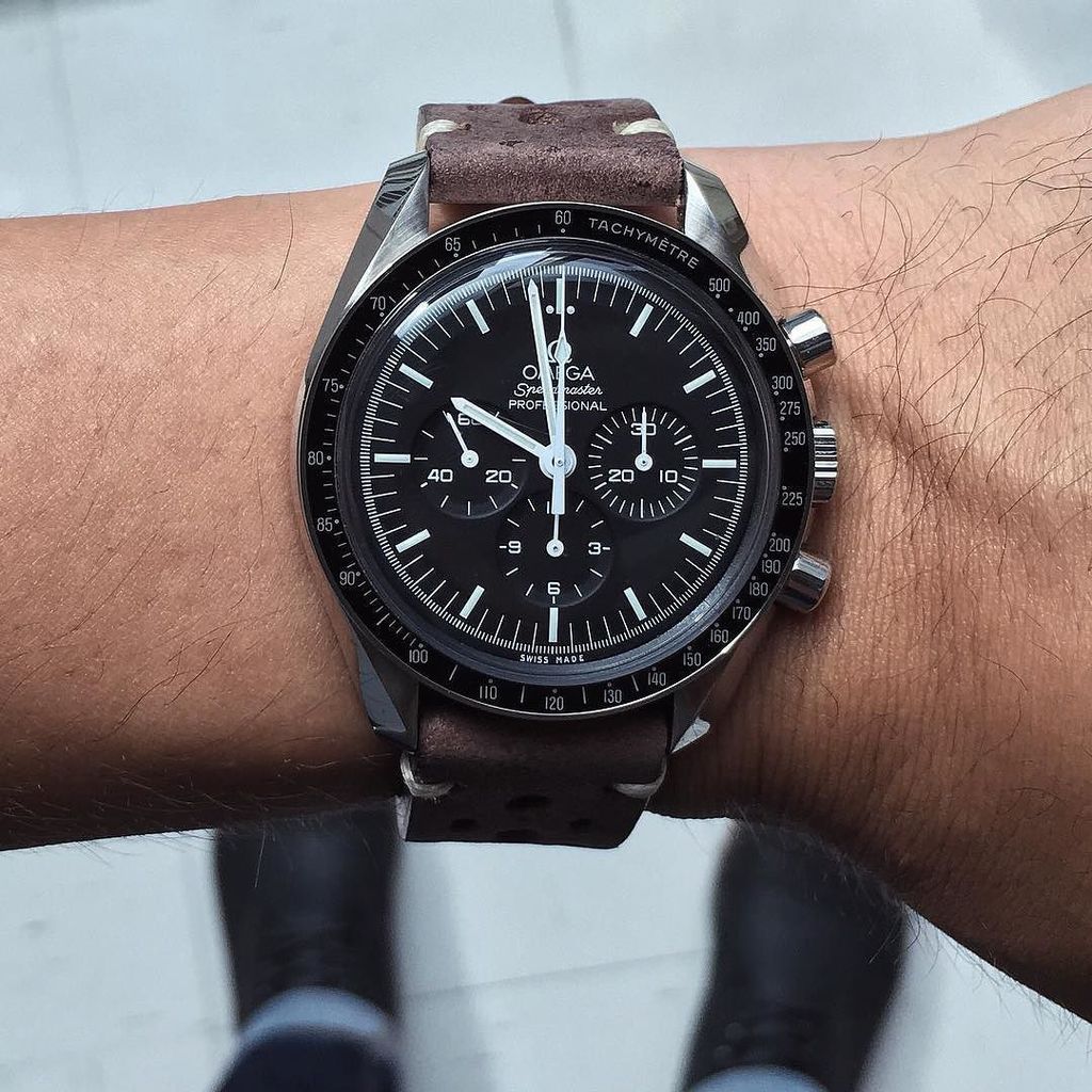 aidenire7's tweet photo. Boardrooms at work are my favorite wristy space 😎 Happy #speedytuesday 🙌🏻🙌🏻
.
.
#watchcoll… https://t.co/ISudWetgKG https://t.co/C9VDmENRZG