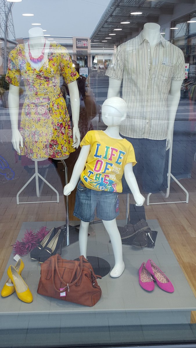 lad_ether's tweet photo. Back from my Holiday.
So time to Tweet again :)
Window's  refreshed...
Ready for another great  week!! https://t.co/Yq5jLVIBfO