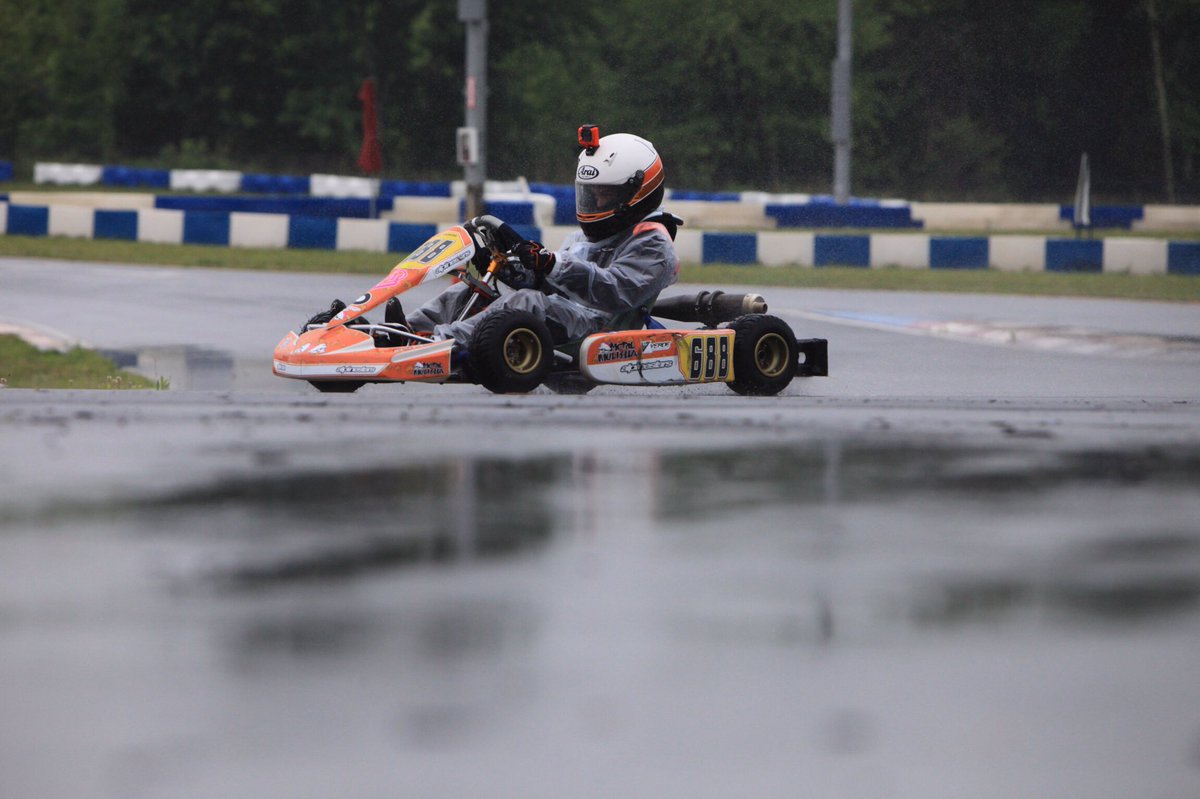 GrayLeadbetter's tweet photo. No such thing as June gloom 👊 #Racing #Leadbetter #Karting #GirlsWhoRace https://t.co/yDccSozZI9