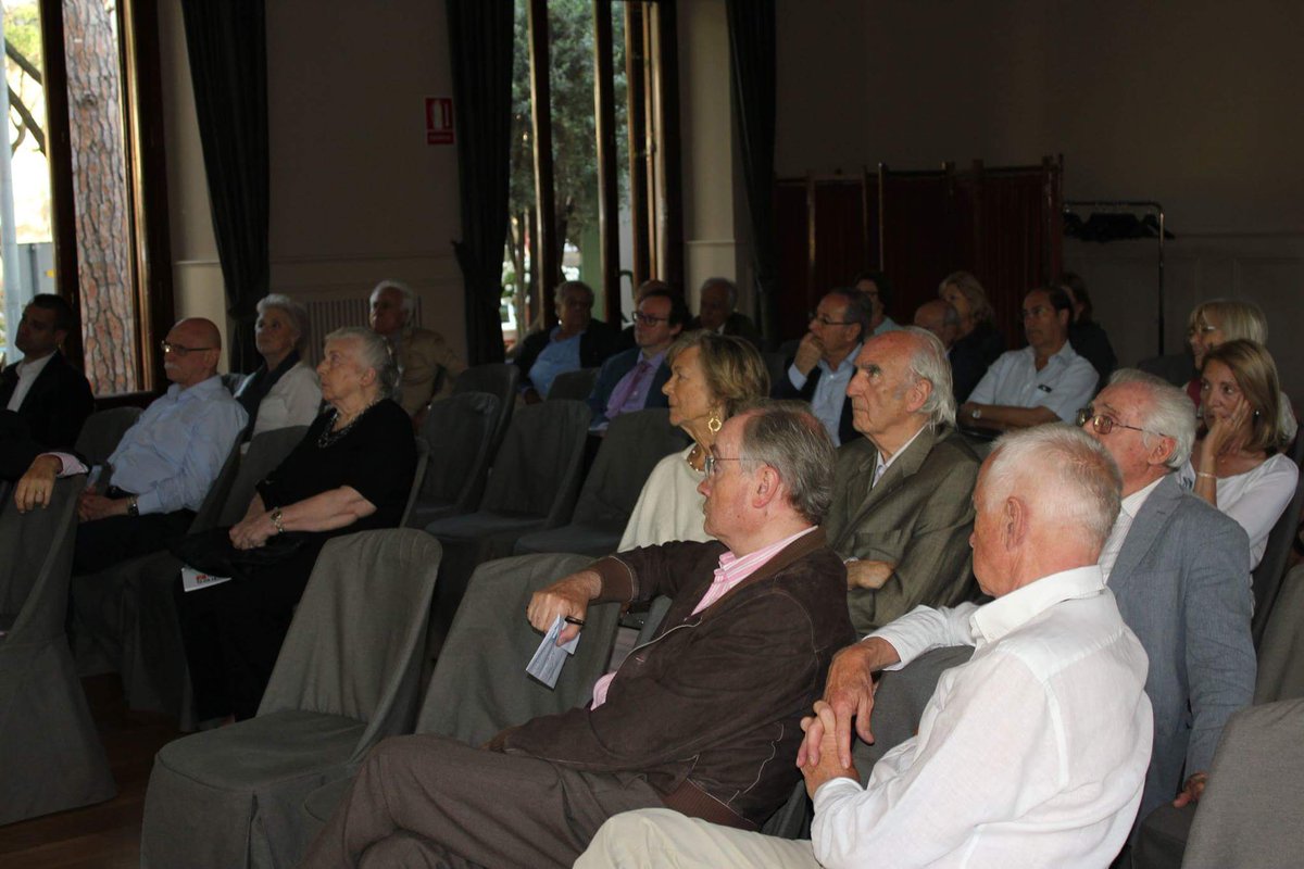 AV Pedralbes tweet media