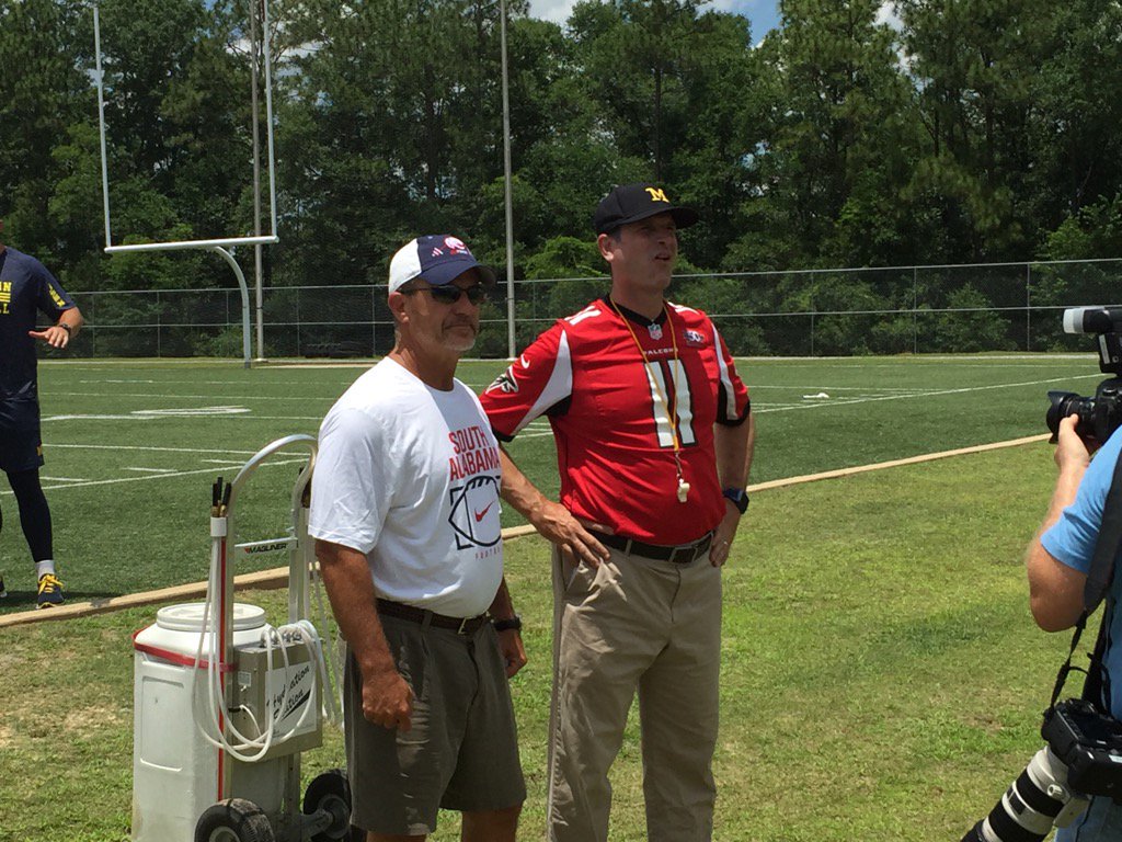 CkXqEmyWsAElgOS.jpg:large