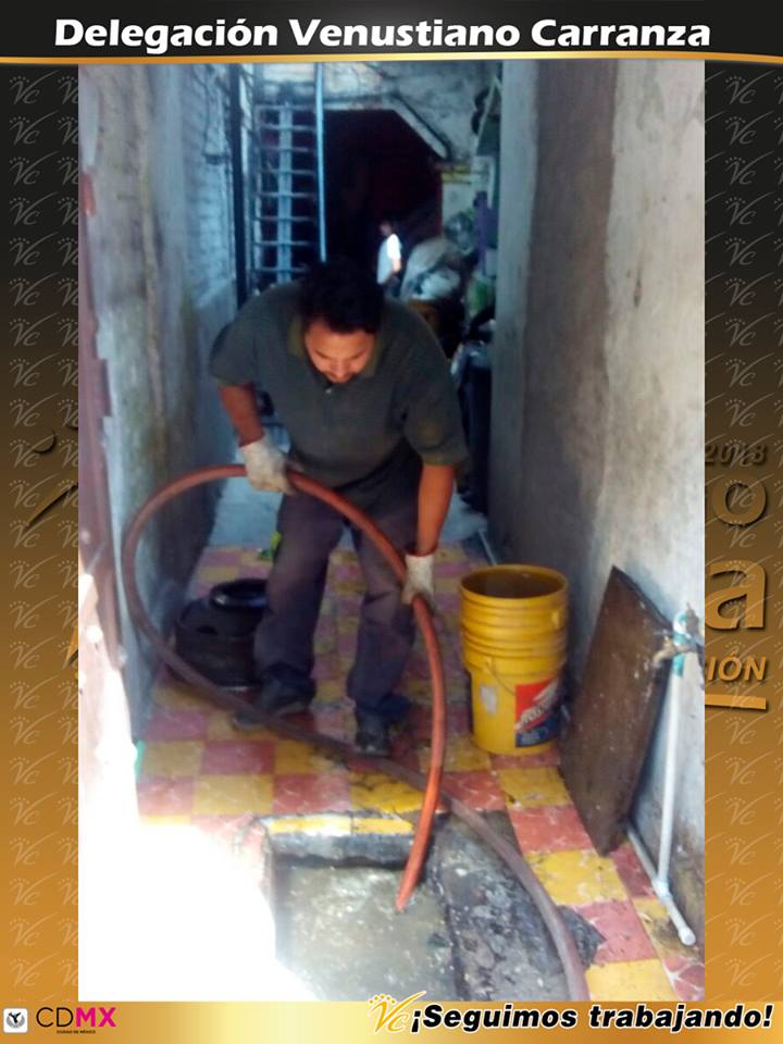 A_VCarranza's tweet image. Esta tarde se llevaron a cabo desazolves en Floricultura y Decorado, Col. 20 de Noviembre.