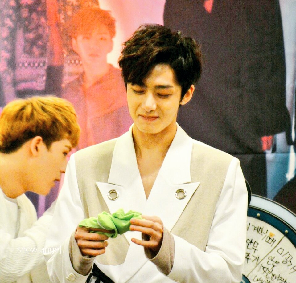 팬사인회에서 몬스타엑스 형원이 쓴 것 | 인스티즈