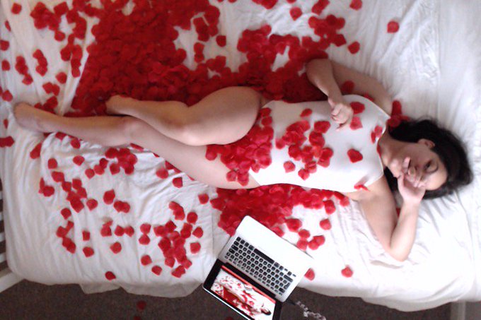 I'm on webcam... https://t.co/ZmskJA3NG7