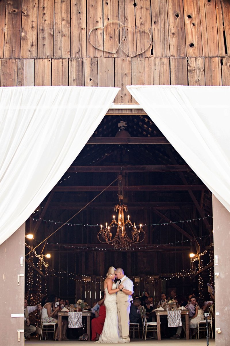 A Blush & Champagne California Barn Wedding designed by @littlesnlace! --> theeld.com/1YqGEQ5 #CAWeddingPlanner
