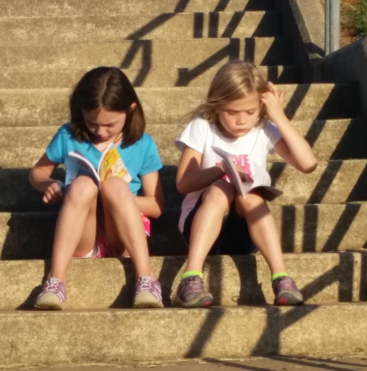 fearonsfirsties's tweet photo. Play date with my firsties😊 #forevermyfirsties #lovingtheirbooks #takingabreaktoread https://t.co/k0BSYmUgdU
