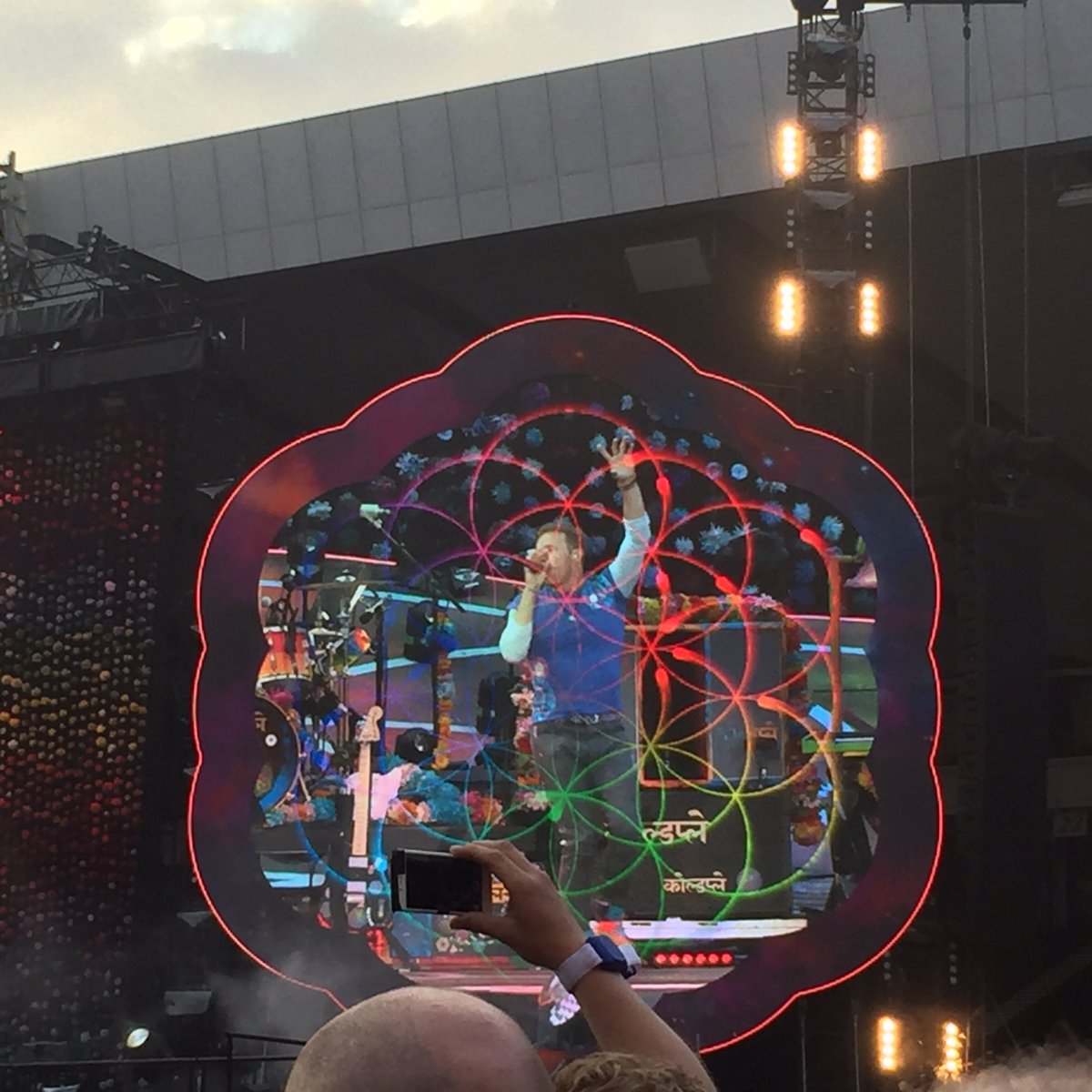 DebbieOliver90's tweet photo. One of the best concerts I have been to ..loved every minute ❤️ #ColdplayGlasgow https://t.co/so3SF1q44K