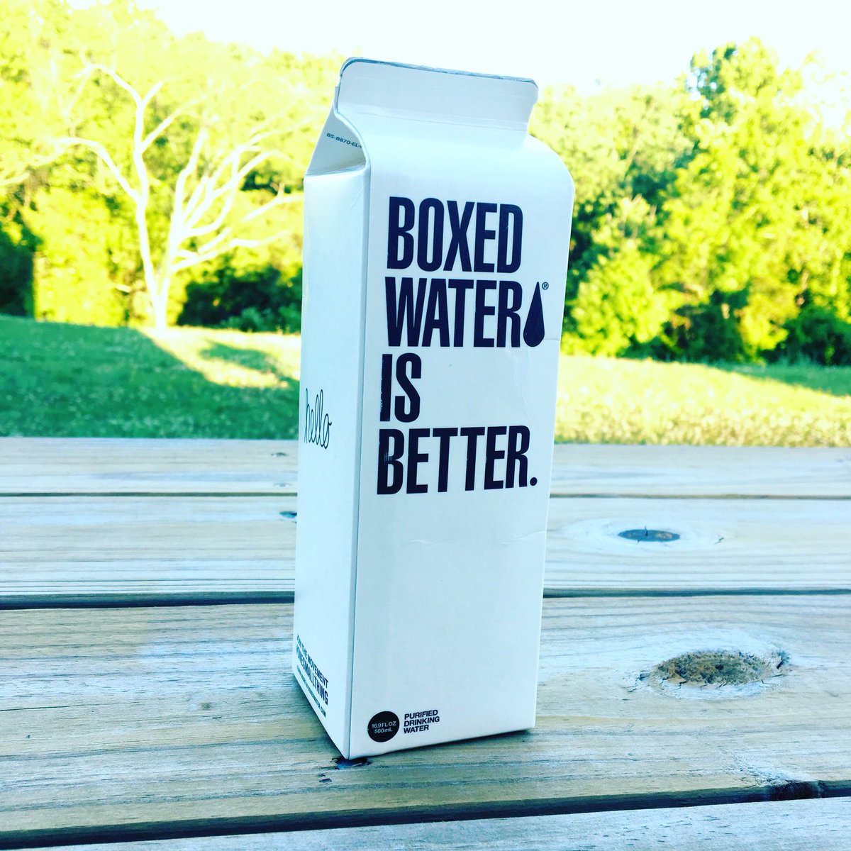 alanaspringstn's tweet photo. Umm... #boxedwater #what #apparentlyitsathing https://t.co/gK89V857MD