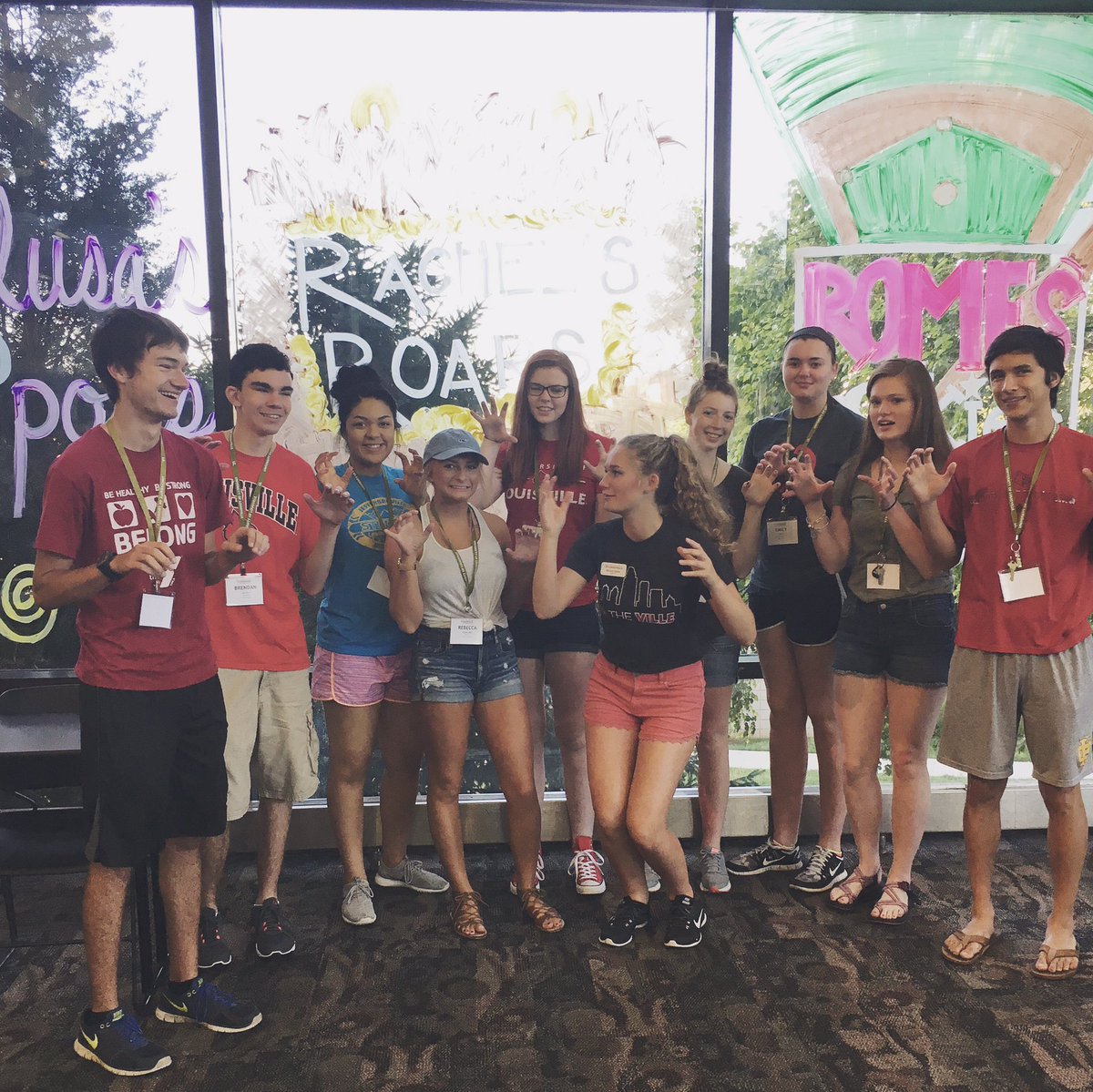 CardsRachel's tweet photo. when you tell them to act like lions and they realize how weird you are 🦁
#uoflorientation #sessionthree !! https://t.co/b0ckk9pfZ9