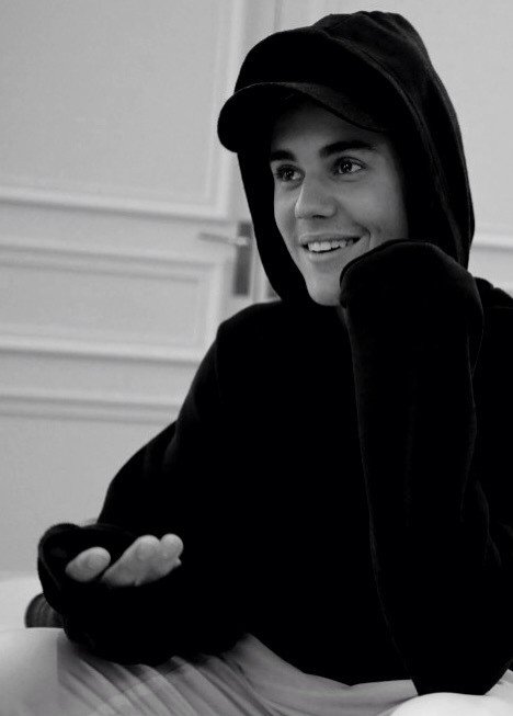 JustinB_ICNK's tweet photo. What do you mean?🌚 https://t.co/PceXJ6q080