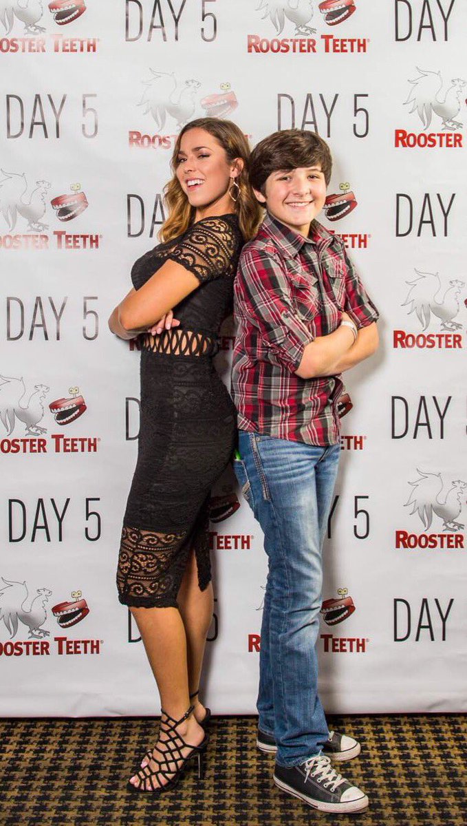 alisha_revel's tweet photo. The next time I see you, you'll be taller than me😢😢😢 @walktx1 #dysfunctionalfamily #samandsarah #day5 #lovethefam https://t.co/0Z6fwhDTwc