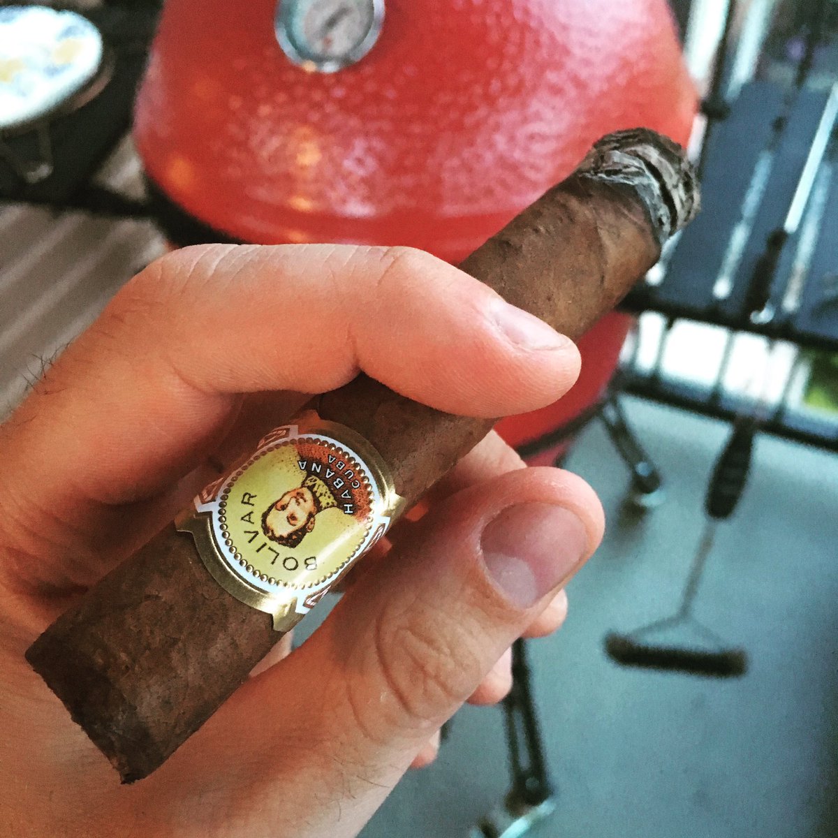 PatDiFoglio's tweet photo. Can't of a better way to wait for my slow cooked #BBQ to be ready #Bolivar #KamadoJoe https://t.co/J32dBqhO3Q