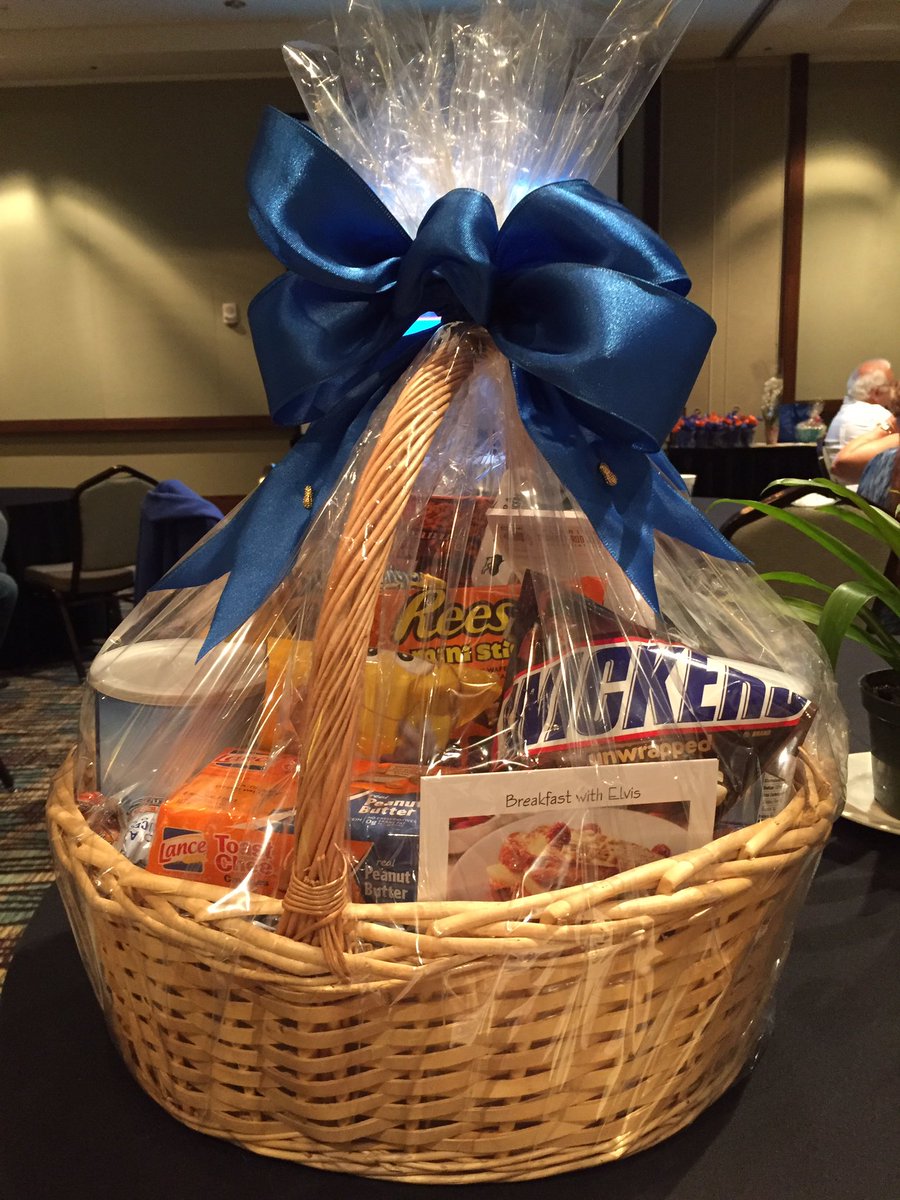 AllegedlyDonna's tweet photo. #NETC2015 vs #NETC2016 prizes. https://t.co/FHftJ2tG31