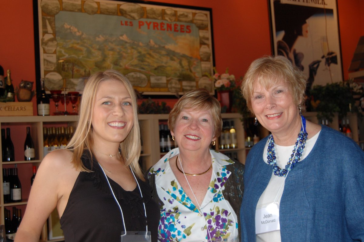 freshstartbi's tweet photo. Fun times at the Fresh Start Business Incubator dinner at @CafePyrenees! @CECEDGE @pinkconnecting @DaveCookLVille https://t.co/PvujfTd0ZP