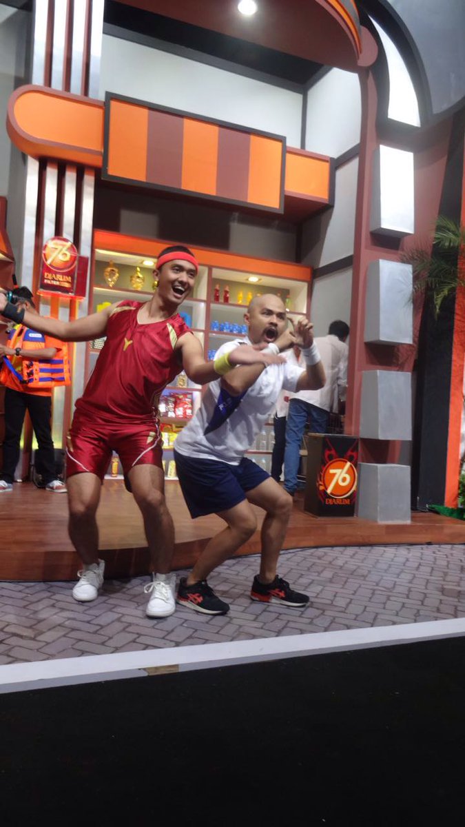 OVJ_kitelagi's tweet photo. BuAt yaNG JAgo Lip sync ala @Uus__ dan @WCIndonesia di @OVJ_sahurlagi #YangPentingHeppiii https://t.co/9Igg3RGaCt