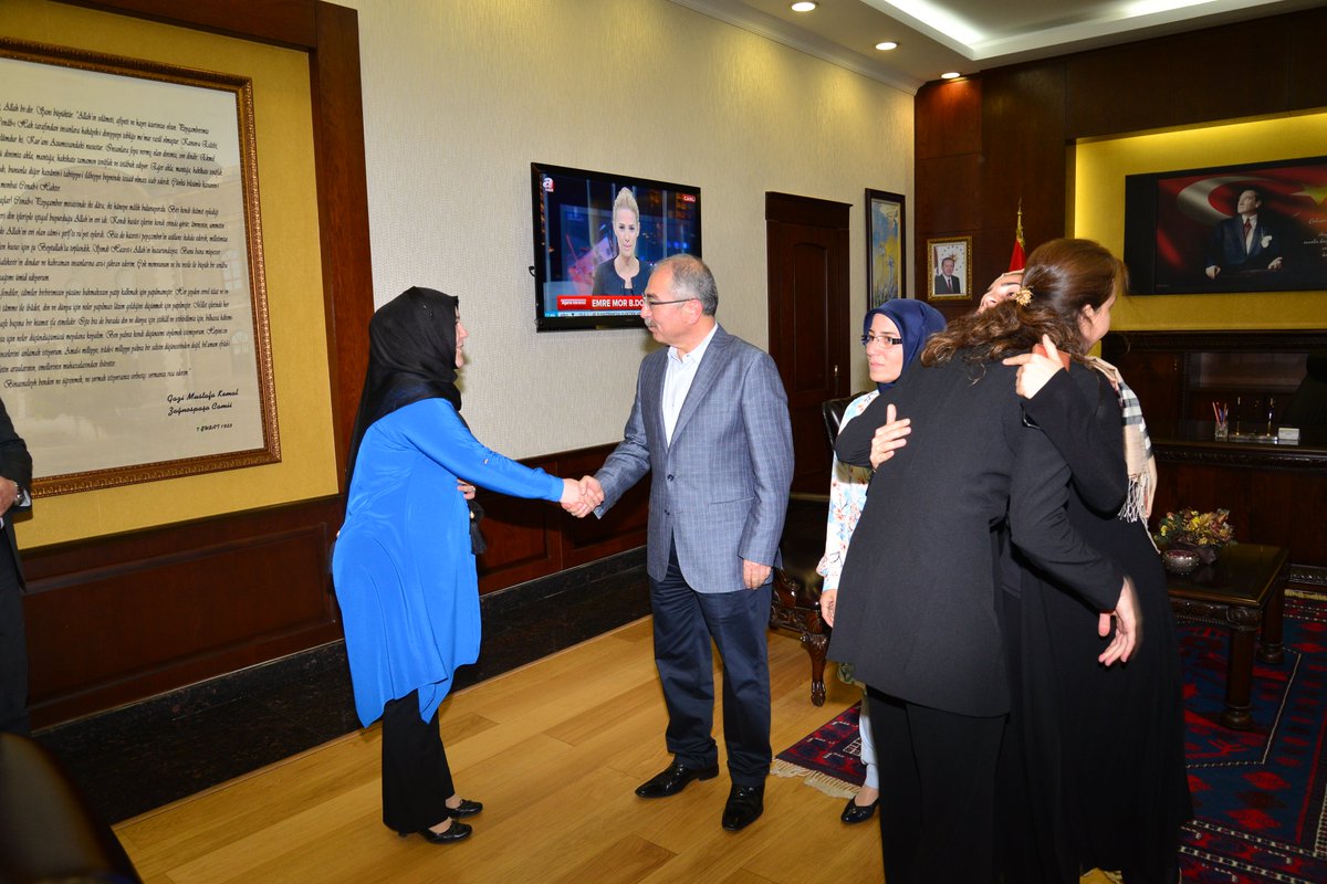 kosa1010's tweet photo. Valimiz @MustafaYMN eşi @GulserenYmn @EnurYmn Özel Kalem personeli ile vedalaştı...Yolunuz açık olsun Sayın Valim. https://t.co/wqmC7ZURdS