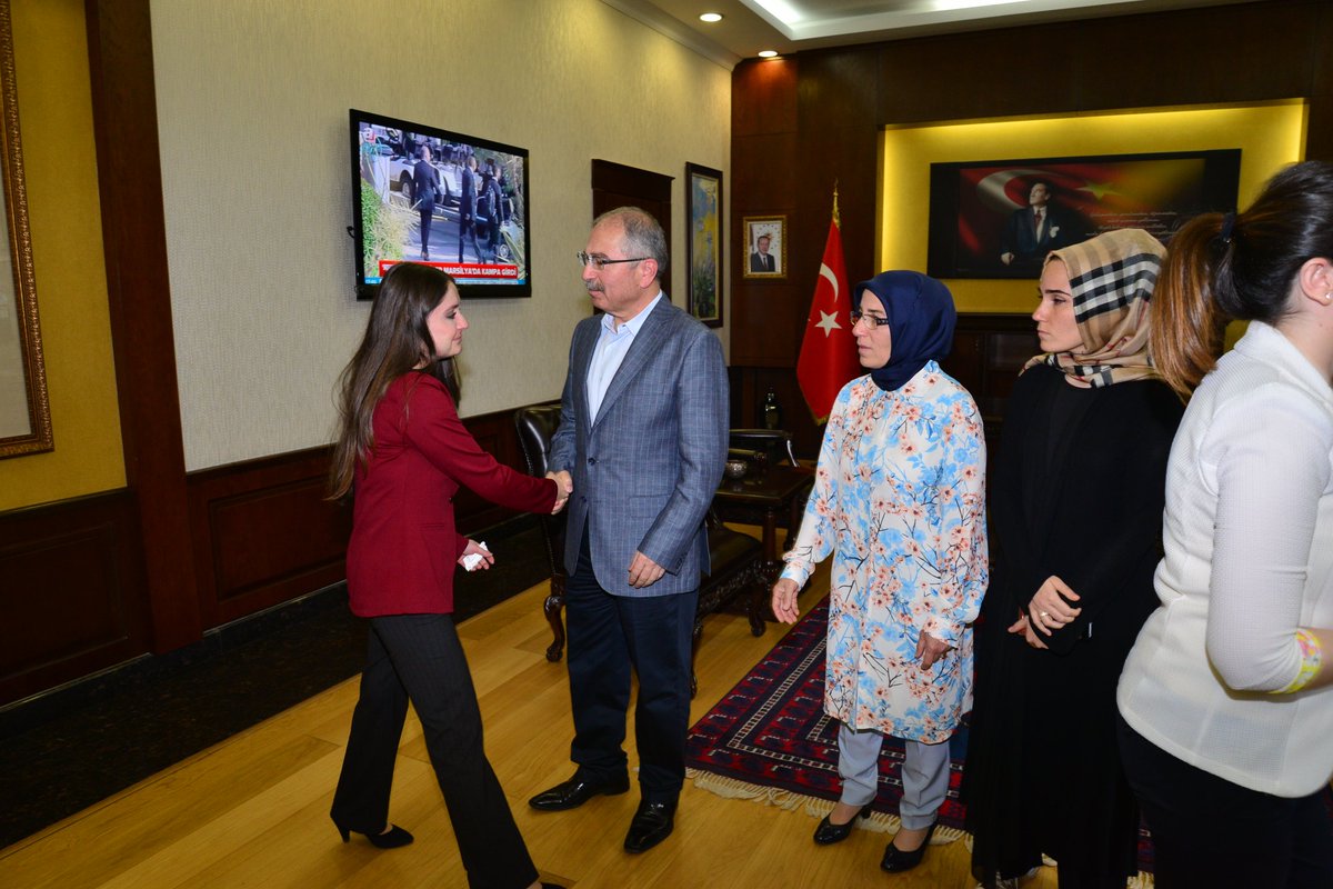 kosa1010's tweet photo. Valimiz @MustafaYMN eşi @GulserenYmn @EnurYmn Özel Kalem personeli ile vedalaştı...Yolunuz açık olsun Sayın Valim. https://t.co/wqmC7ZURdS
