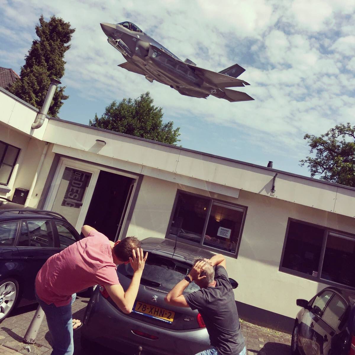 Woohooooo!!! De #JSF giert laag over de <a href="/design_kantine/">de Design Kantine</a> #Apeldoorn