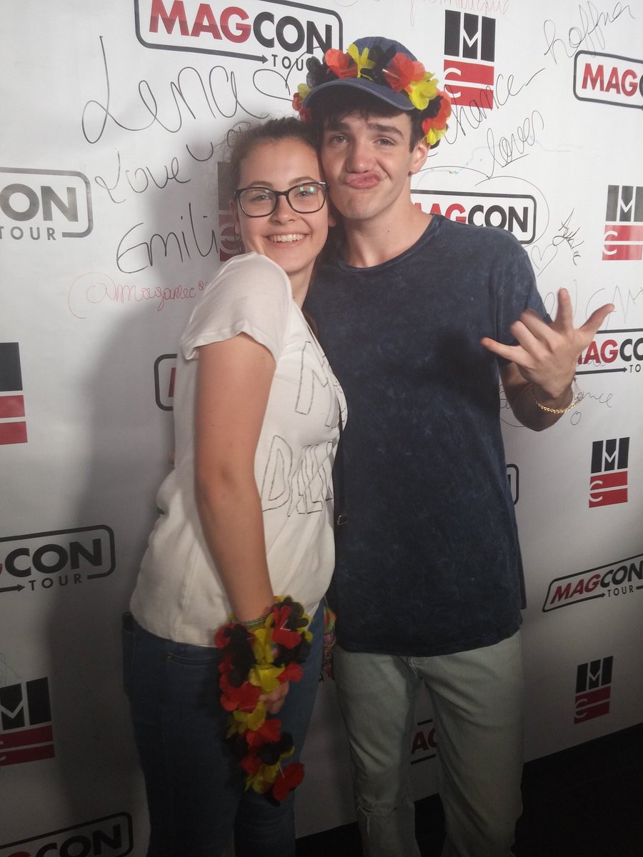NewsOnCarpenter's tweet photo. Aaron with a fan today at the M&amp;G for #MagconMunich in Munich, Germany. - via @fabienne_12 https://t.co/fBgD60gD0Z