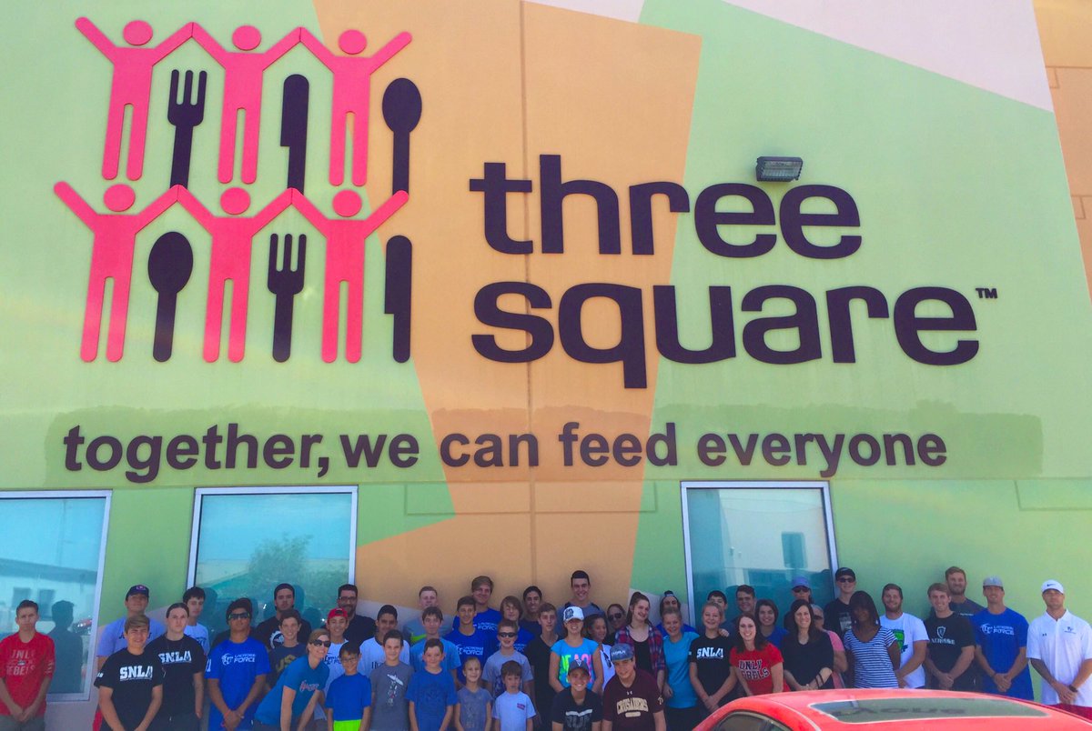 LacrosseForce's tweet image. Great job today from our boys and girls helping at @threesquarelv !#beyondthegame #peopleforothers