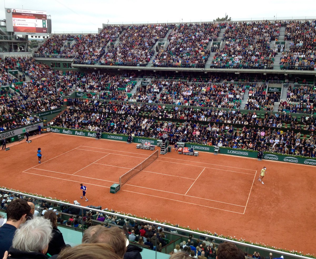 So_Constance's tweet image. Un samedi à #RolandGarros avec la charmante @GarbiMuguruza qui bat S. Williams. Que demander de mieux? :)
#Fossettes
