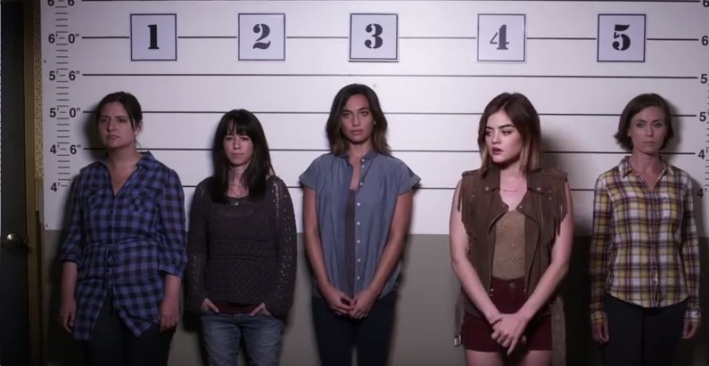 PLL_random's tweet image. New #PLLPoster #APUESTAS

¿Estarán las  #PLL en una rueda de reconocimiento? #Season7 #SaveHanna