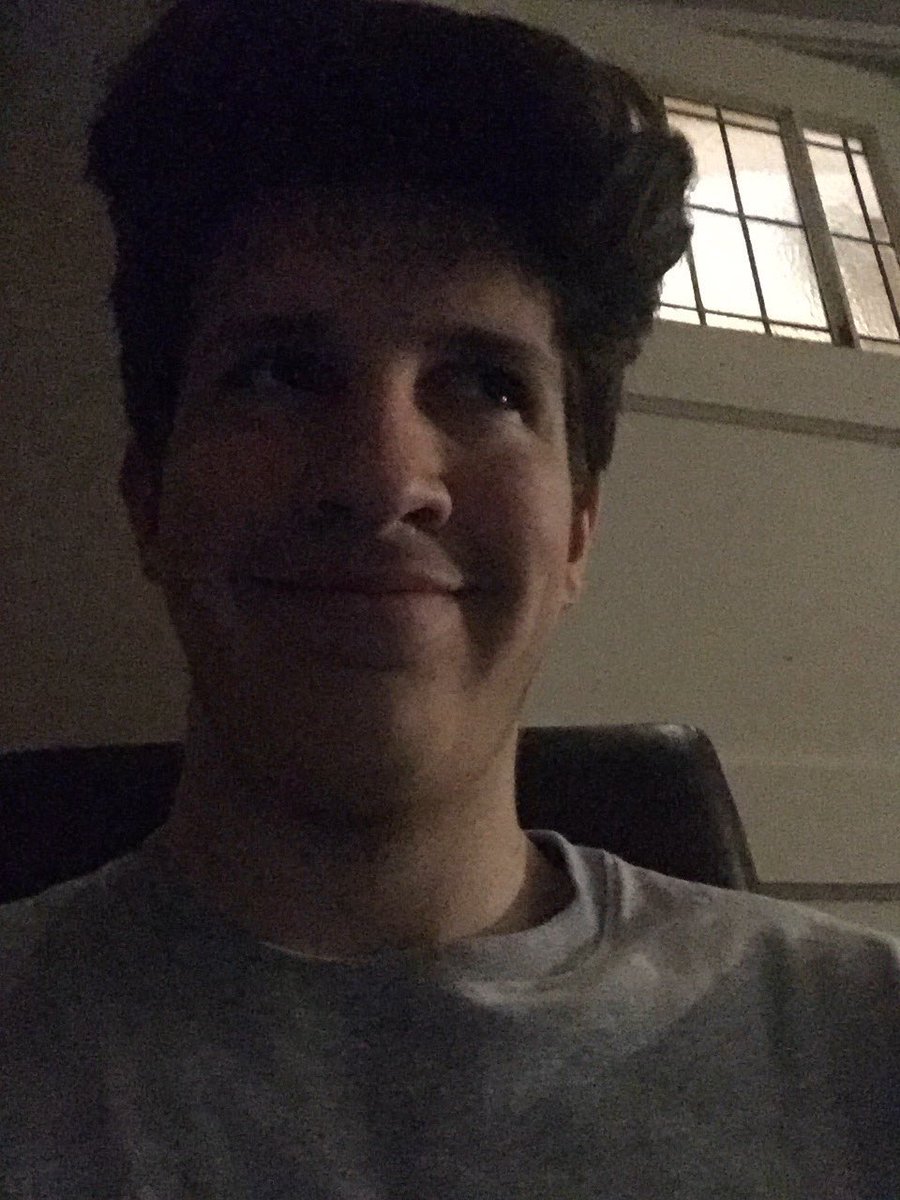 squadalurt's tweet photo. Mom: Who ate the last piece of cake?
Me: https://t.co/QRyBnTzQtJ