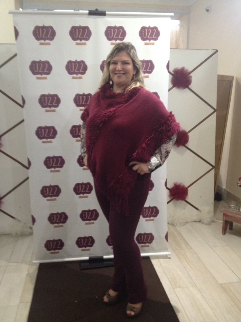 j22modaplus's tweet photo. #frio #inverno #look #plussize #j22 #j22modaplus #gordinha #fofa #bbw #curvy #curve #moda #tamanhosgrandes #modagg https://t.co/xFE1kXlMXp