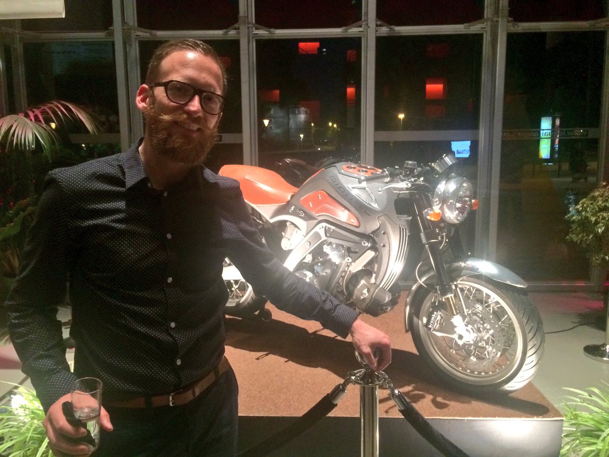 #OpticienMotard achètera t il LA moto ? <a href="/MidualOfficial/">Midual</a> <a href="/AngersConnected/">Angers ConnectezVous</a> #JPLQ 🏍