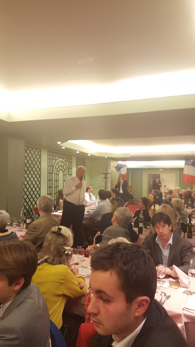 LR1ERECIRCO's tweet photo. Bcp de monde ce soir au diner de @LellouchePierre avec @ClaudeGoasguen pour parler de la crise migratoire. https://t.co/SQASU4mhCf
