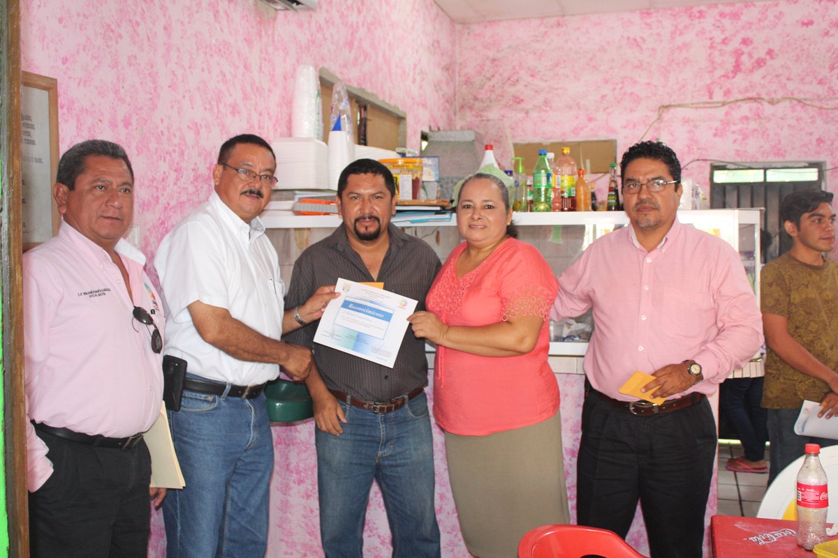 ChavaFarias1's tweet photo. Convivimos con nuestros amigos periodistas y con quienes ejercen actividades de comunicación, https://t.co/VPYixM0HxE