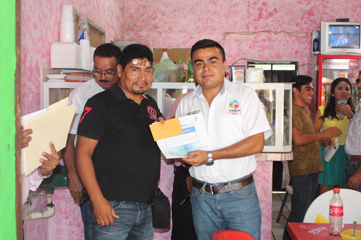 ChavaFarias1's tweet photo. Convivimos con nuestros amigos periodistas y con quienes ejercen actividades de comunicación, https://t.co/VPYixM0HxE